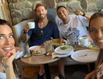 Pilar Rubio y Sergio Ramos celebran su luna de miel en Costa Rica con Keylor Navas y su mujer, Andrea Salas. /Instagram