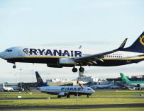Aviones de Ryanair en pista. / EFE