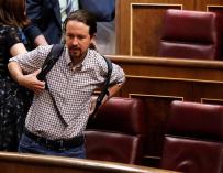 Pablo Iglesias con la mochila en el Congreso de los Diputados