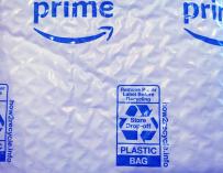 Un embalaje de plástico de Amazon