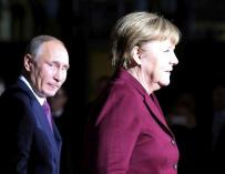 Vladimir Putin y Angela Merkel