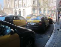 Taxis de Barcelona en una parada de Via Laietana