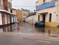Calle de Pedrajas de San Esteban inundada tras la tormenta de este lunes
