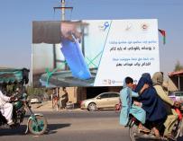 Cartel anunciando las elecciones en Afganistán