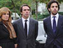 Los expolíticos Ana Botella, José María Aznar y su hijo, el empresario Alonso Aznar Botella.