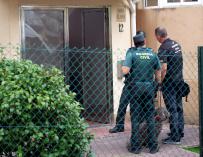 La Guardia Civil registra la vivienda de la detenida en Castro Urdiales