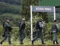 Efectivos de la Guardia Civil en Alsasua tras la detención de cuatro condenados