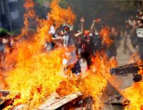 Incendio durante las protestas en Chile