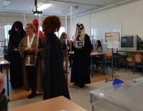 Los fans de "Star Wars" votan en Sevilla como los personajes de la saga