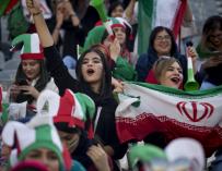 Mujeres en un estadio de fútbol en Irán