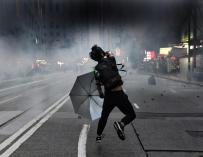 Violentos choques en Hong Kong entre la Policía y los grupos de manifestantes