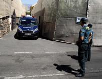 La Guardia Civil investiga la muerte violenta de un matromonio y el padre de la mujer en Guaza, municipio de Arona en el sur de Tenerife, cuyos cadáveres han sido hallados esta mañana, han informado a Efe fuentes de la investigación. Los cuerpos correspon
