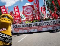 Imagen de la manifestación de trabajadores de Correos / EFe