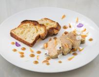 Foie gras a la sal con pan brioche / Antoinette