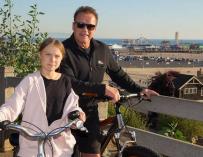 Schwarzenegger pasea en bici con Greta Thunberg: "Es una de mis heroínas"