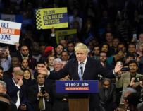 Boris Johnson durante el acto final de campaña, en Londres. / EFE
