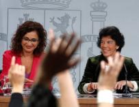 María Jesús Montero e Isabel Celáa / EFE