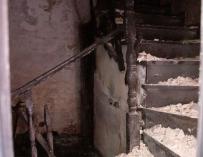Vista del interior de la vivienda donde se registró un incendio en la madrugada de este domingo en la localidad malagueña de Cártama. /EFE