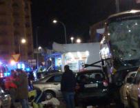 El autobús que ha perdido el control en Estella-Lizarra. /RTVE Navarra