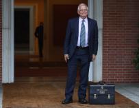 Borrell, ministro de Asuntos Exteriores, llega a su primer Consejo de Ministros