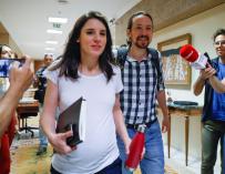 El secretario general de Podemos, Pablo Iglesias, y la portavoz de la formación, Irene Montero. /EFE