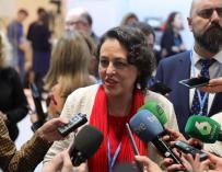 La ministra de Trabajo, Migraciones y Seguridad Social en funciones, Magdalena Valerio, atiende a los medios durante la undécima jornada de la Cumbre del Clima (COP25) en Madrid.