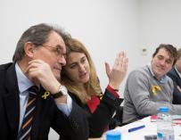 Artur Mas habla con la coordinadora general del PDeCat, Marta Pascal