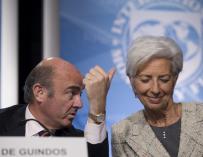 Luis de Guindos, y la exdirectora gerente del FMI, Christine Lagarde. / EFE
