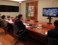 El presidente mantiene una videoconferencia con los dirigentes autonómicos