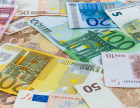 Fotografía de billetes de euro. Un jubilado se llevó un premio de lotería de 3.5 millones de euros.