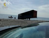 Los narcotraficantes abandonan un contenedor en la playa