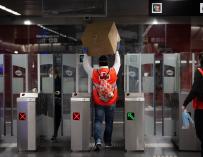 coronavirus Metro de Barcelona- vuelta al trabajo después de Semana Santa