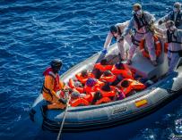 La primera operación de rescate que realizo la fragata española 'Numancia' . /Eunavfor