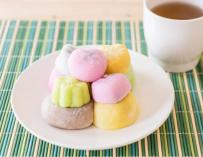 Plato de mochis caseros, el postre helado japonés