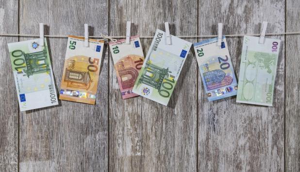 El euro pierde un 7% de su valor en un año por el frenazo económico