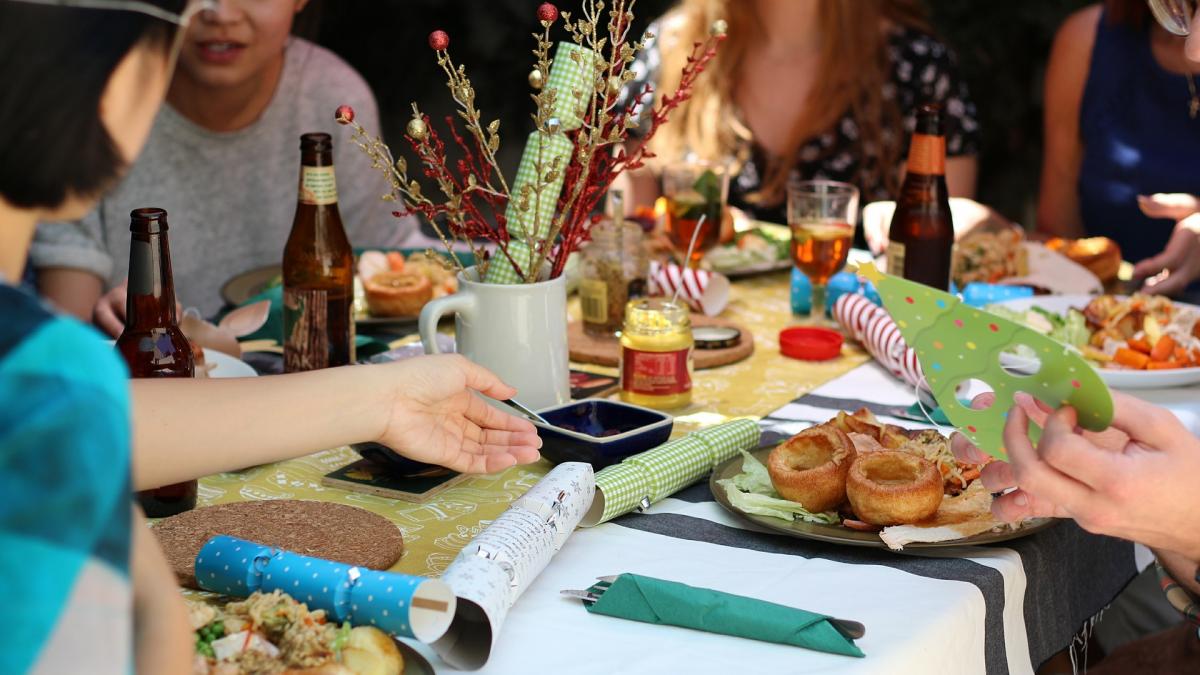 El Gobierno se lanza a por los 'cocinillas' que ofrecen cenas a los turistas en su casa