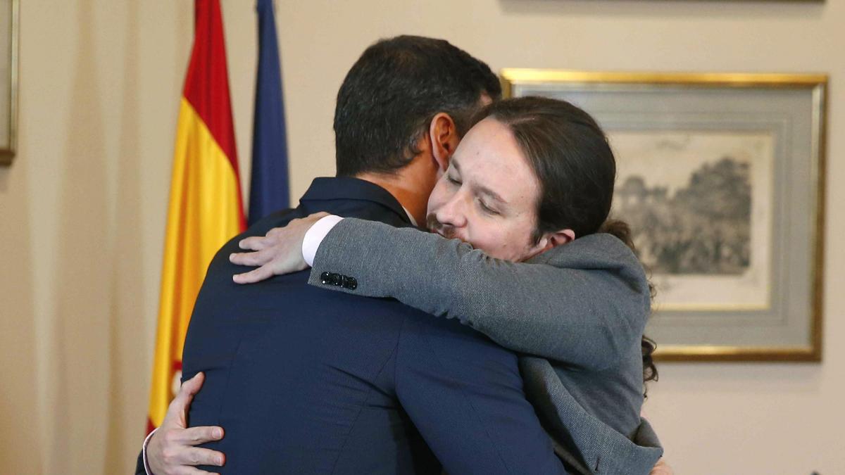 Lo que dice el abrazo de Pedro Sánchez y Pablo Iglesias y el ojo no ve - lainformacion.com